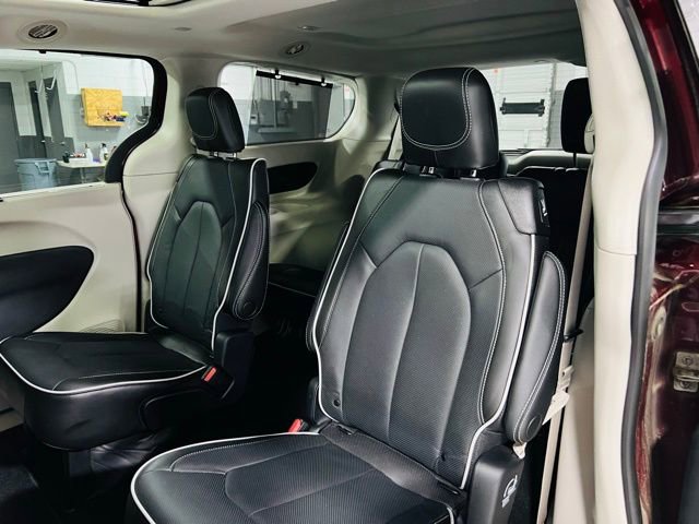 Used 2023 Chrysler Pacifica Limited image 30