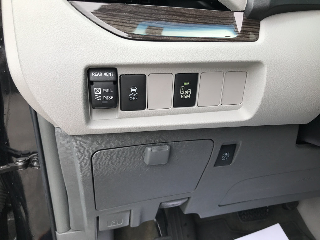 Used 2017 Toyota Sienna XLE FWD image 14