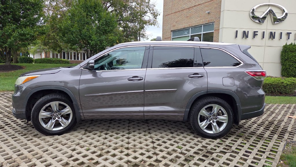 Used 2016 Toyota Highlander Limited AWD/4WD image 7