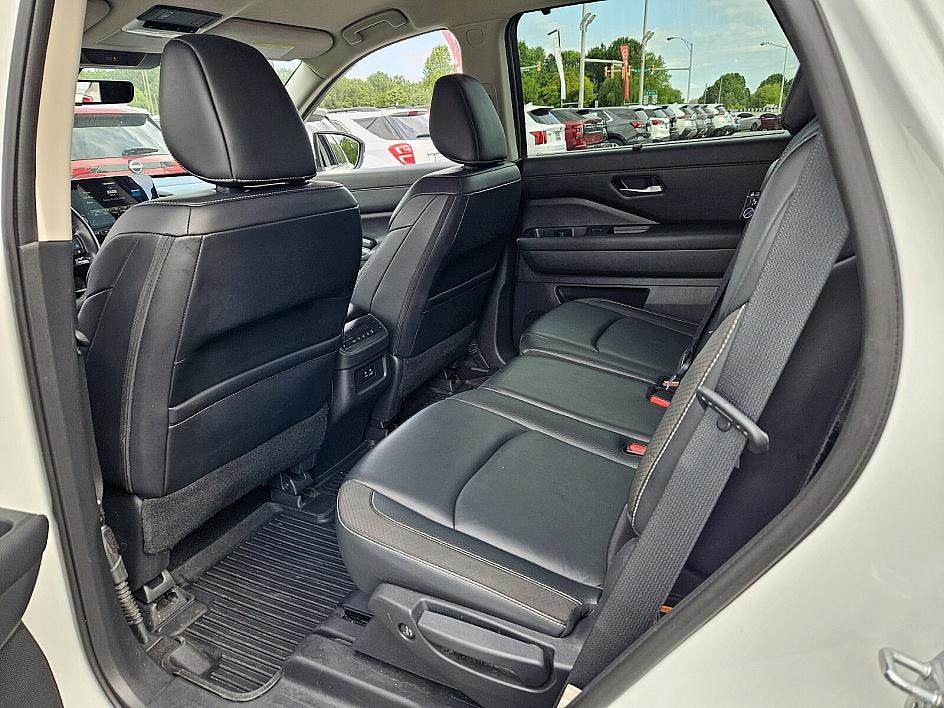 Certified 2023 Nissan Pathfinder SL image 8