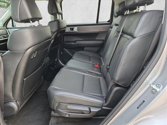 Used 2025 Hyundai Santa Fe SEL FWD image 17