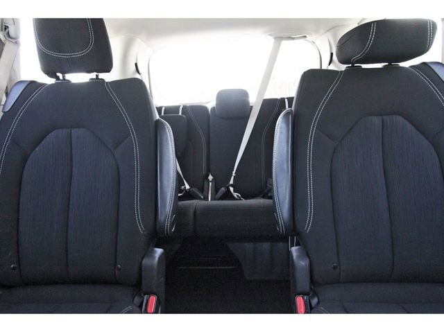 Used 2023 Chrysler Voyager LX image 14