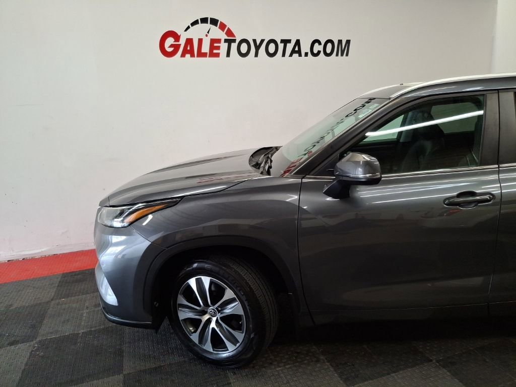 Used 2023 Toyota Highlander XLE image 5