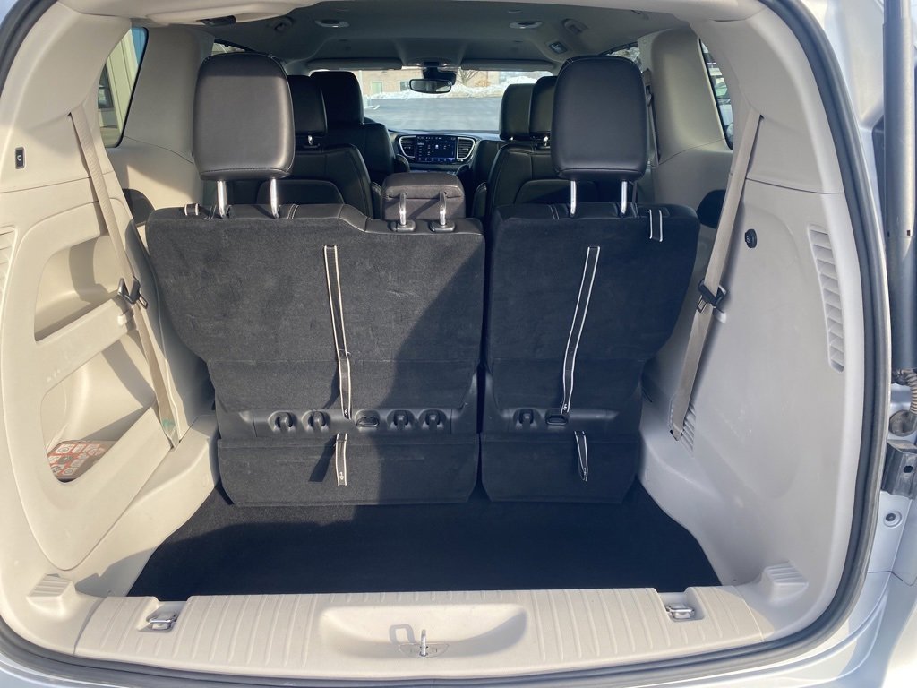 Used 2024 Chrysler Pacifica Touring-L image 24