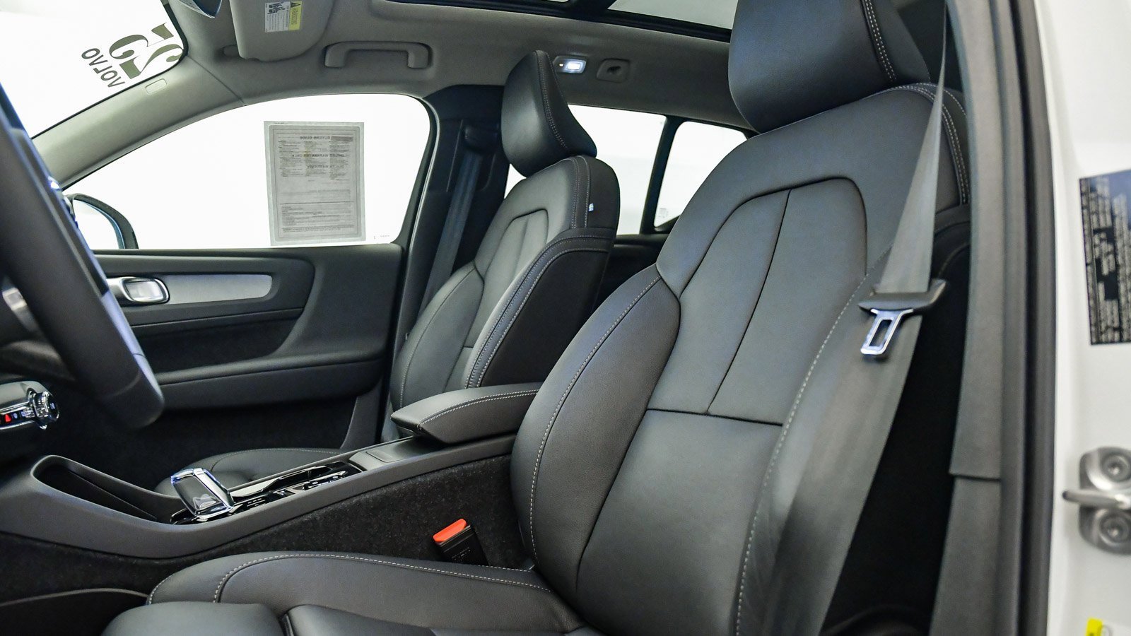 Certified 2025 Volvo XC40 B5 Plus w/ Climate Package image 20