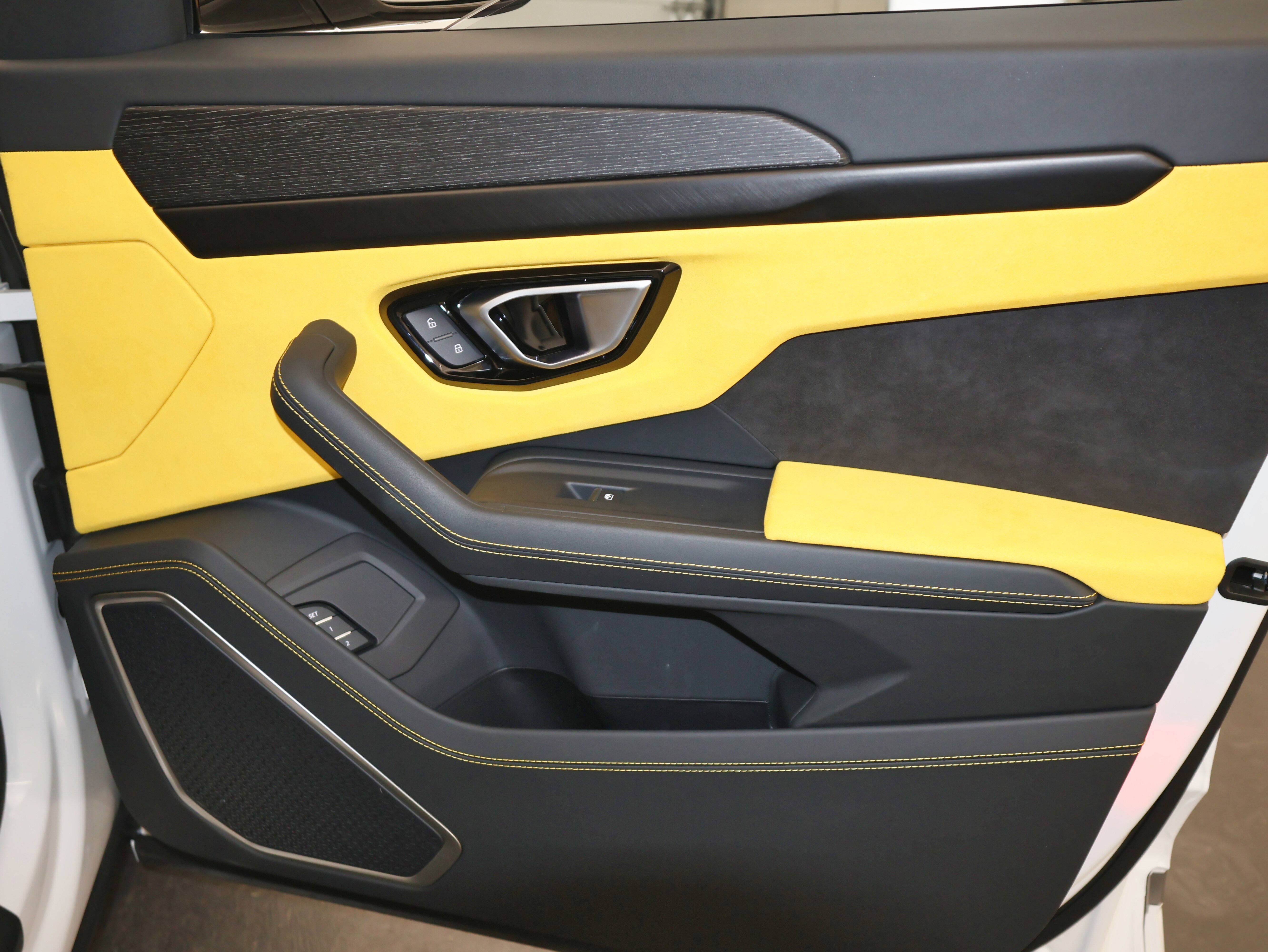 Used 2022 Lamborghini Urus image 58