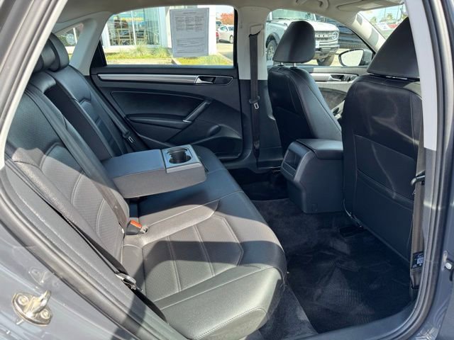 Used 2018 Volkswagen Passat 2.0T R-Line FWD image 29