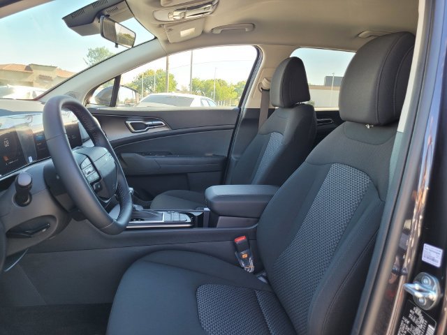 New 2026 Kia Sportage LX w/ LX Convenience Package FWD image 9