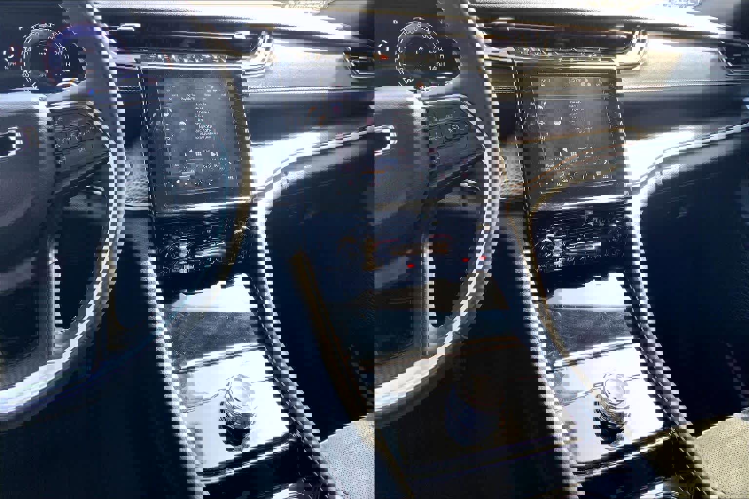 Used 2023 Jeep Grand Cherokee L Laredo image 7