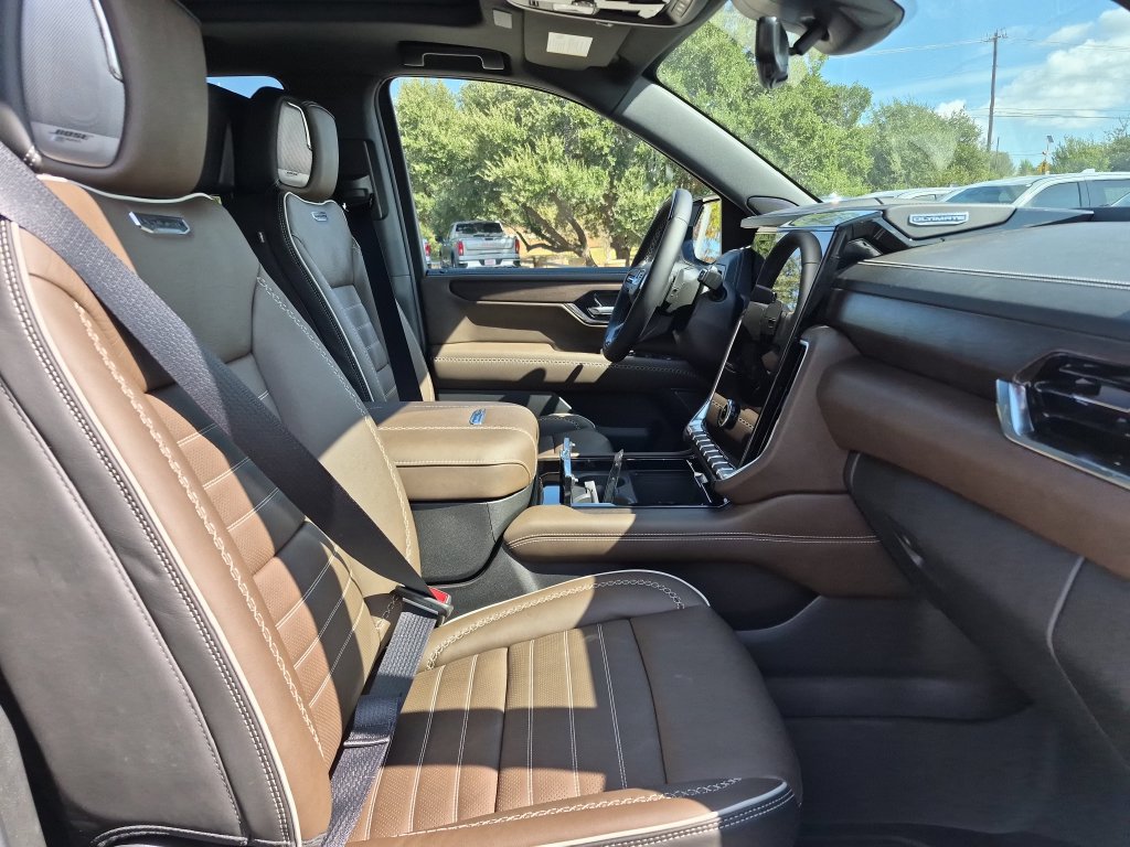 New 2026 GMC Yukon Denali Ultimate w/ LPO, Floor Liner Package AWD/4WD image 37