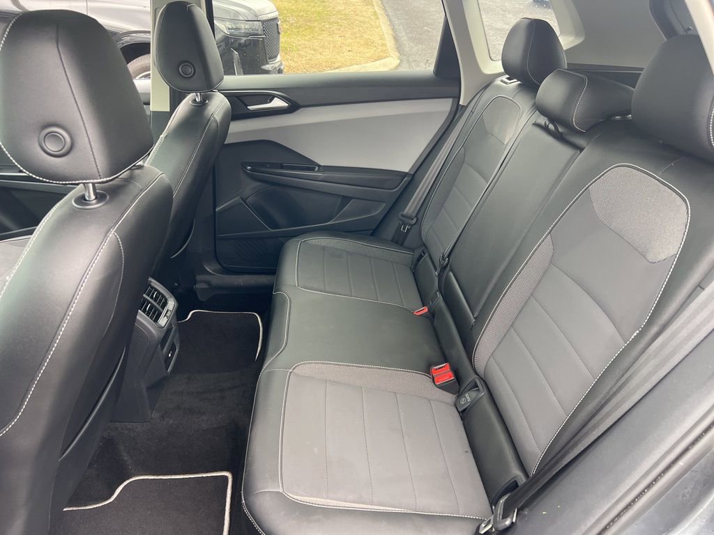 Used 2023 Volkswagen Taos SE w/ Panoramic Sunroof Package image 25