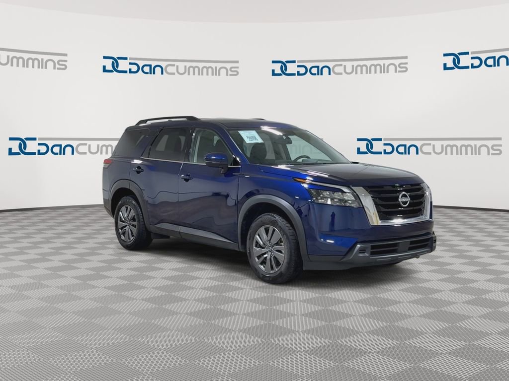 Used 2025 Nissan Pathfinder SV FWD image 3