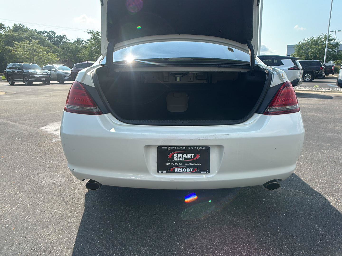 Used 2010 Toyota Avalon Limited FWD image 18