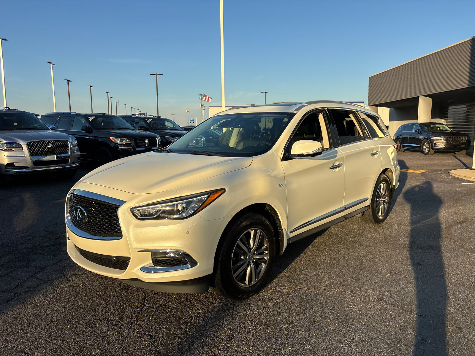 Used 2020 INFINITI QX60 Luxe w/ Essential Package image 3