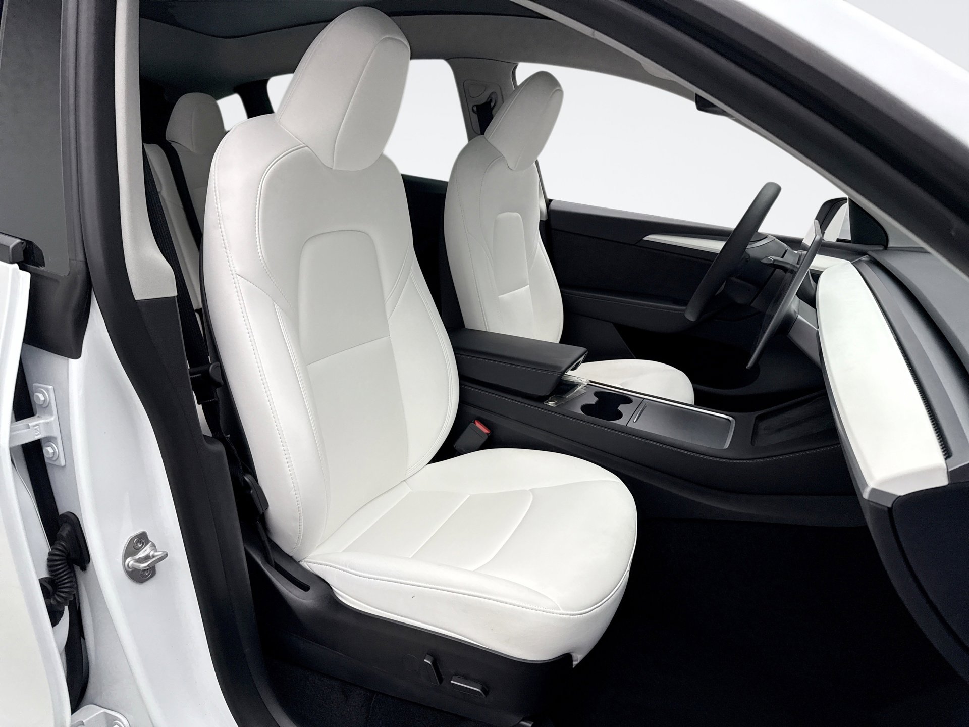 Used 2023 Tesla Model Y Long Range image 17