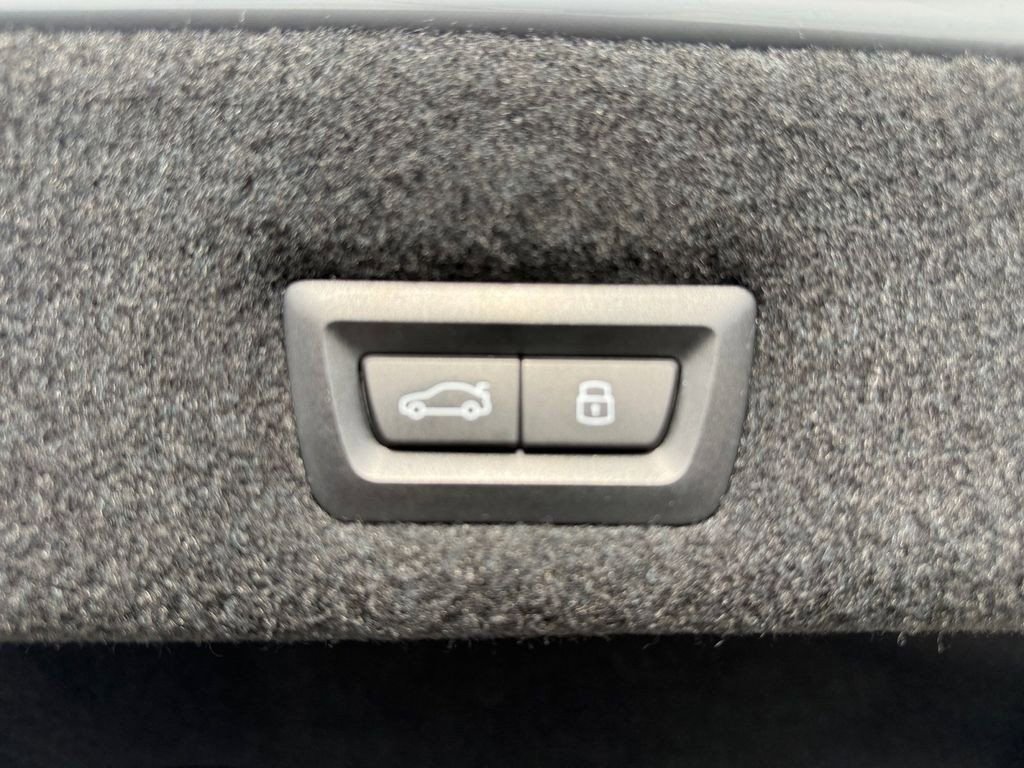 Used 2023 BMW 740i image 12