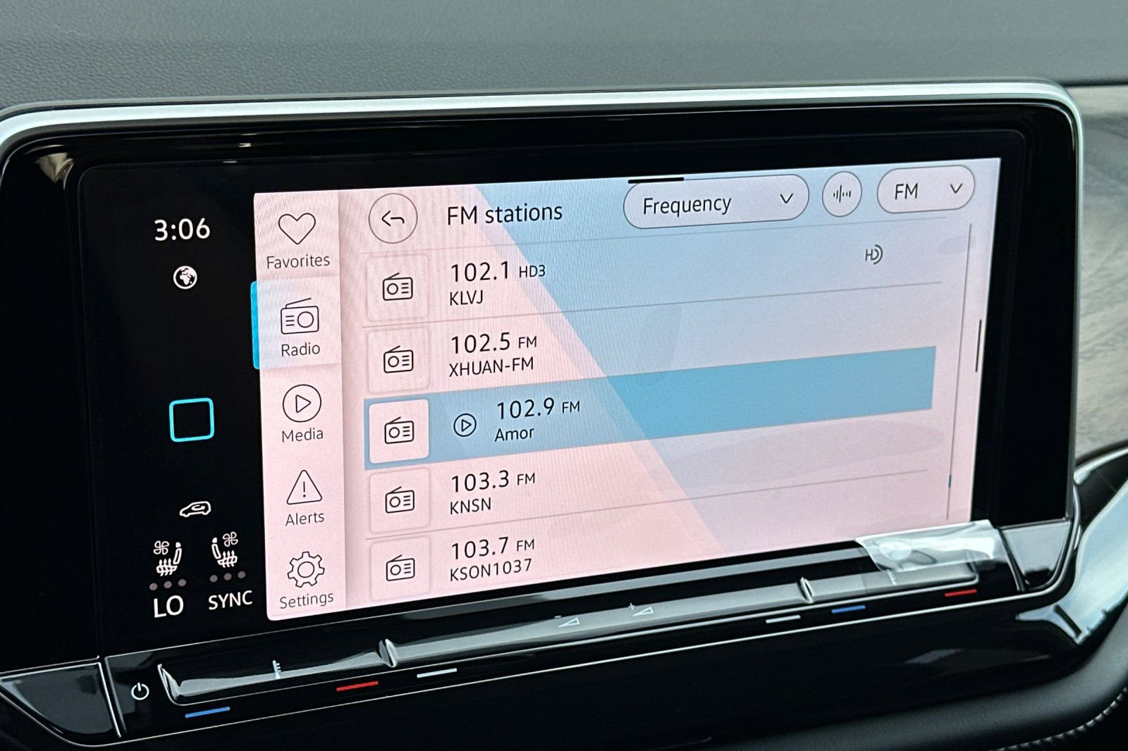 New 2026 Volkswagen Atlas SE image 17