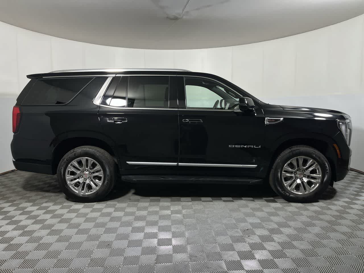 Used 2025 GMC Yukon Denali AWD/4WD image 9