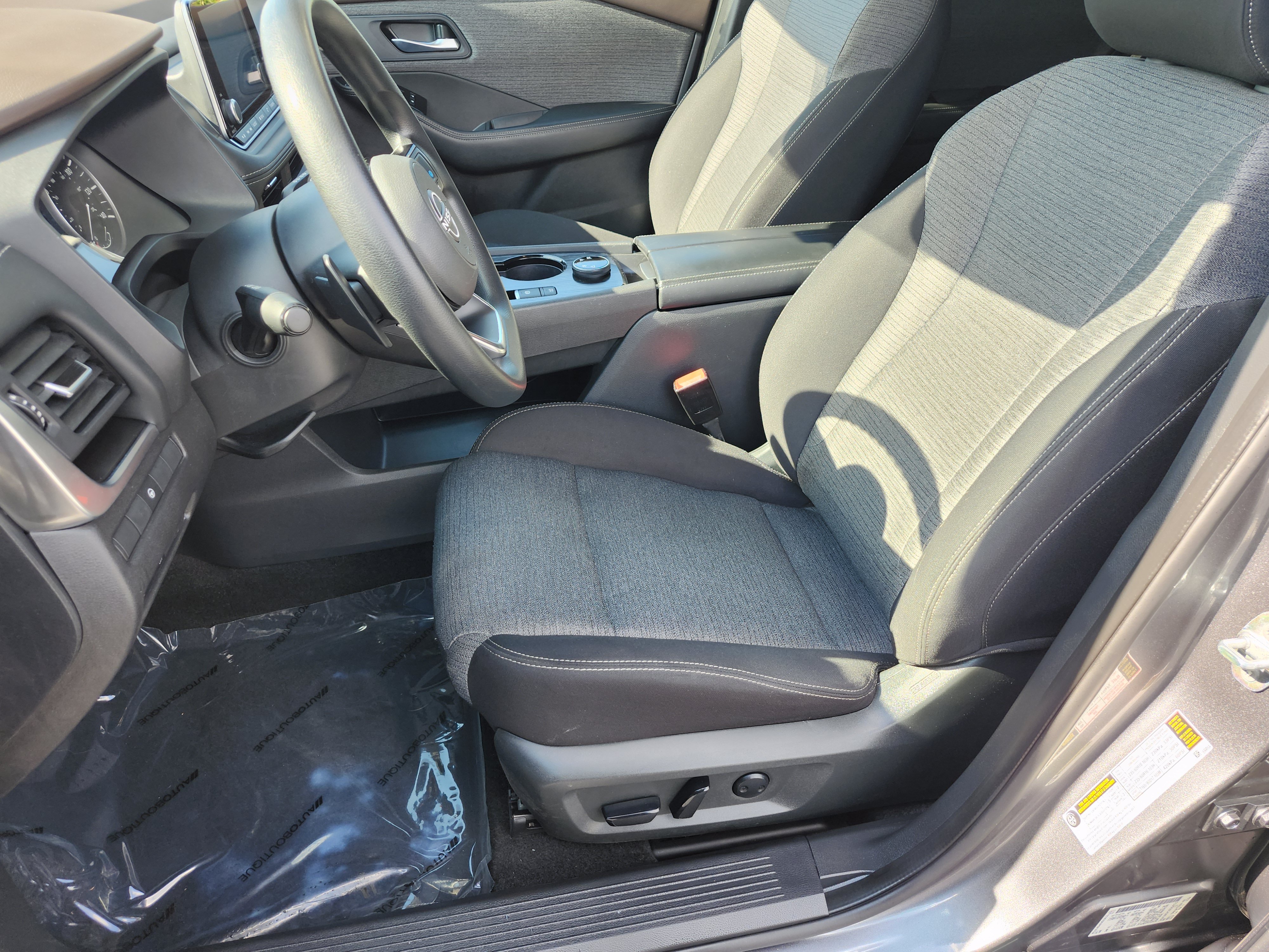 Used 2023 Nissan Rogue SV AWD/4WD image 23