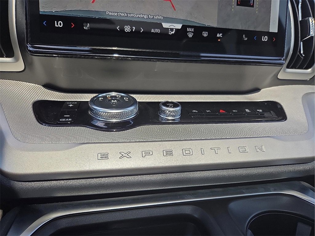 New 2025 Ford Expedition Active image 15