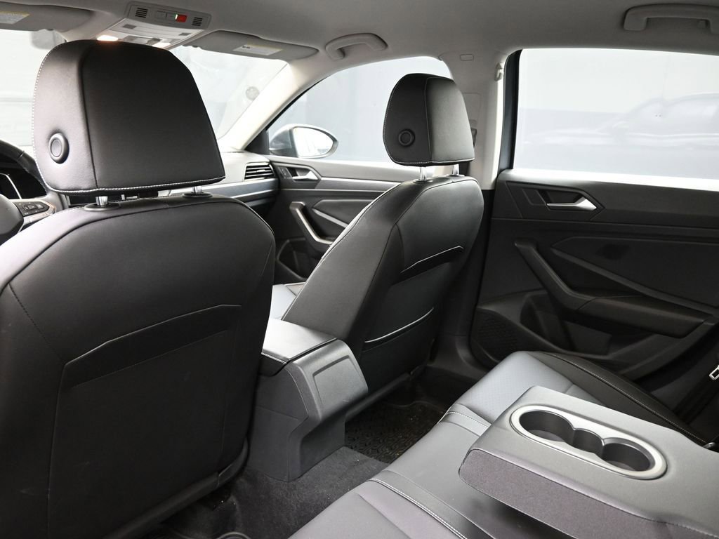 Used 2023 Volkswagen Jetta SE w/ Black Wheel Package image 19