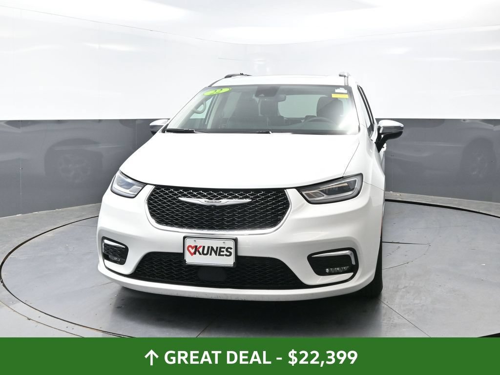 Used 2023 Chrysler Pacifica Limited FWD image 8