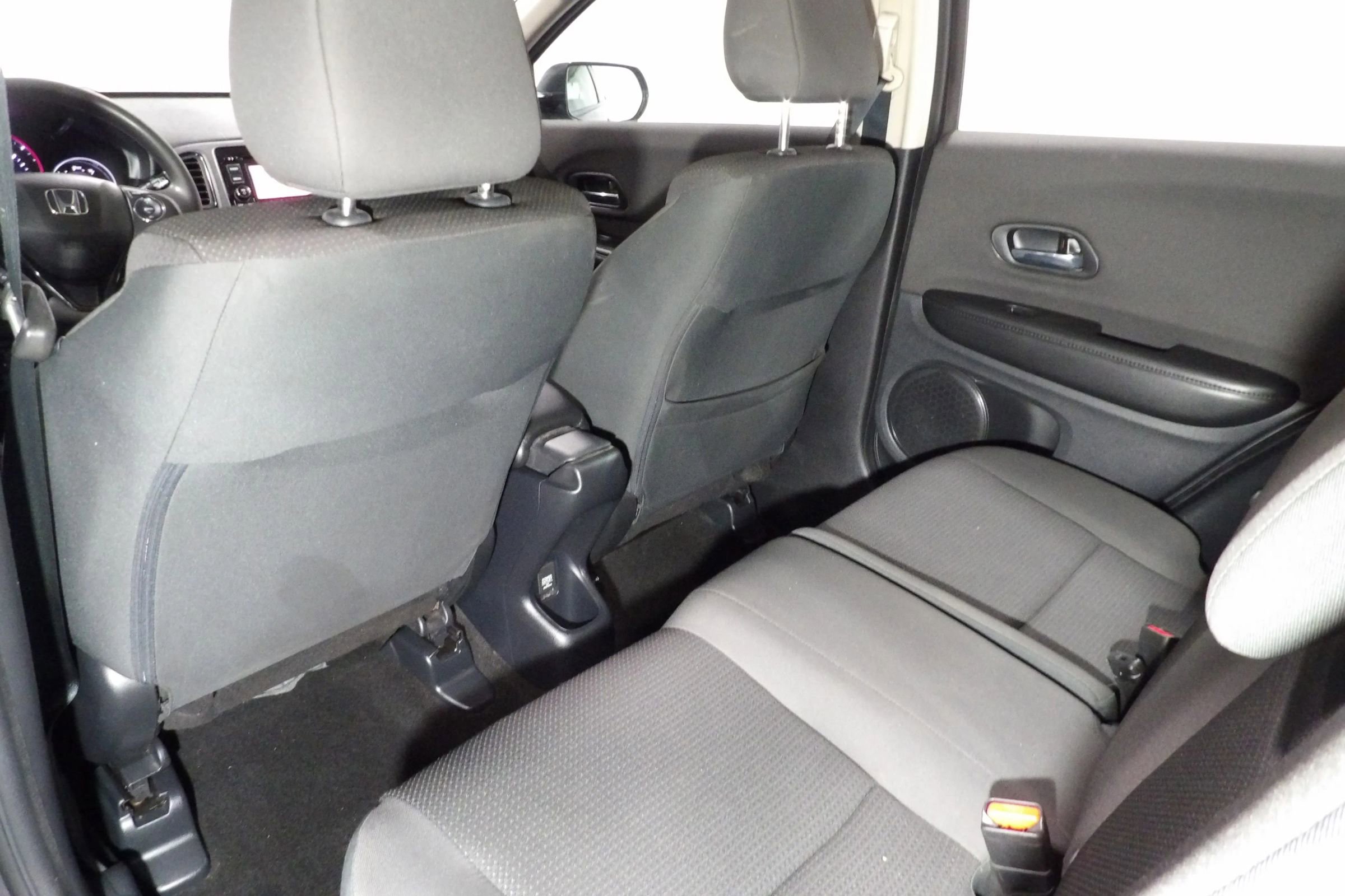 Used 2020 Honda HR-V LX image 11