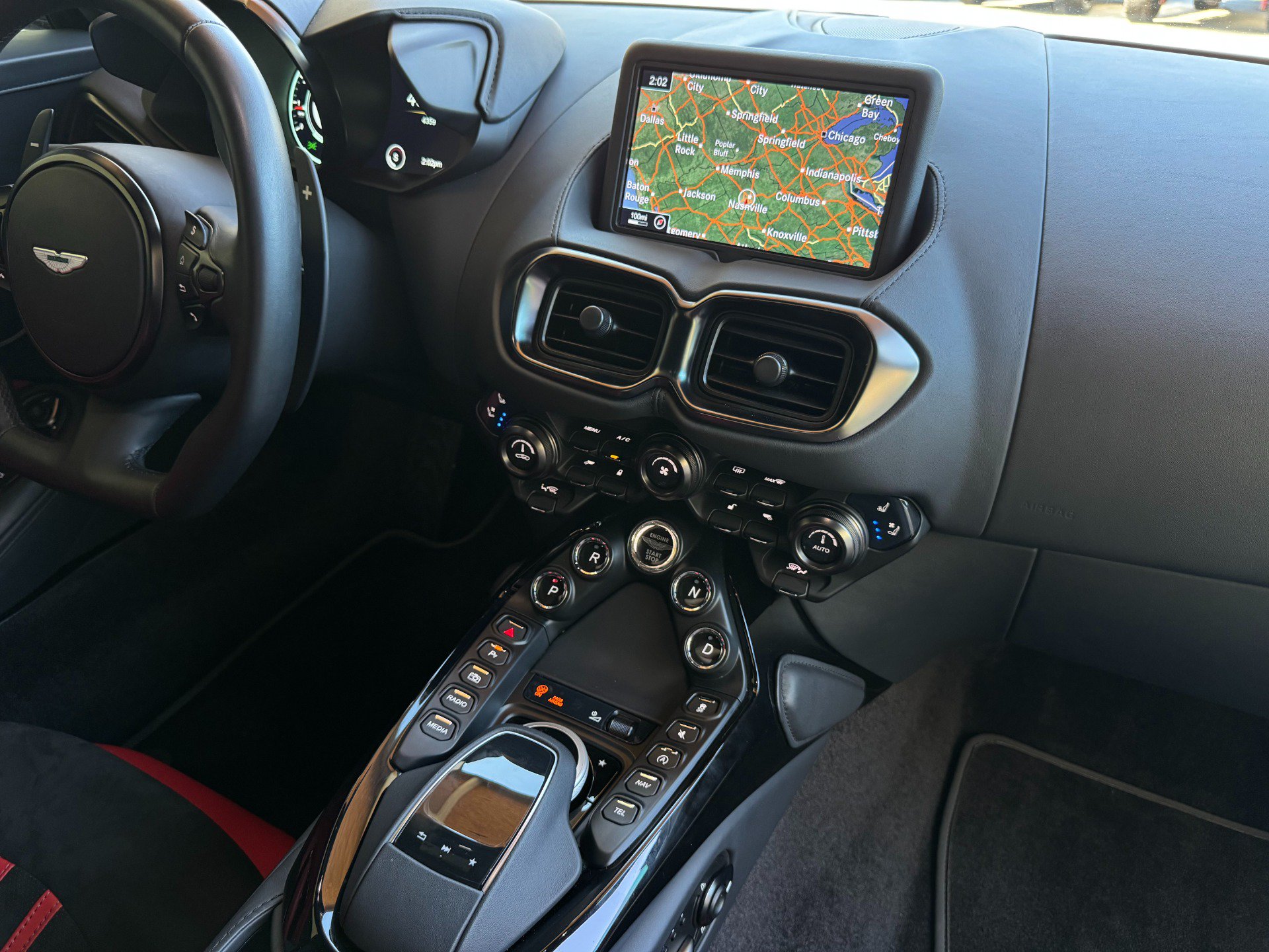 Used 2023 Aston Martin V8 Vantage Roadster RWD image 37