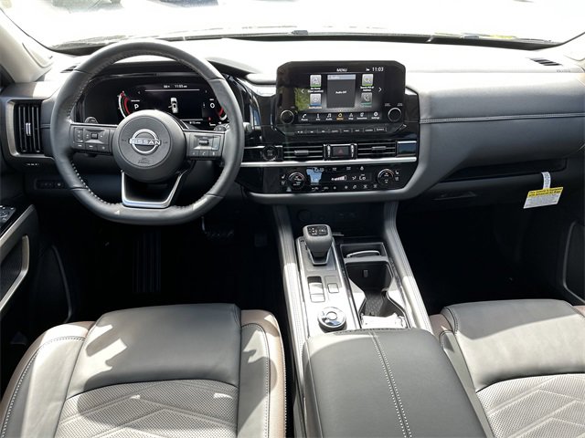 New 2025 Nissan Pathfinder Platinum image 18