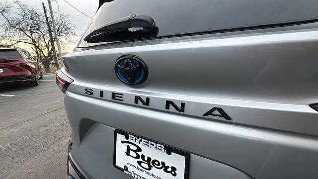 Used 2023 Toyota Sienna XSE image 35