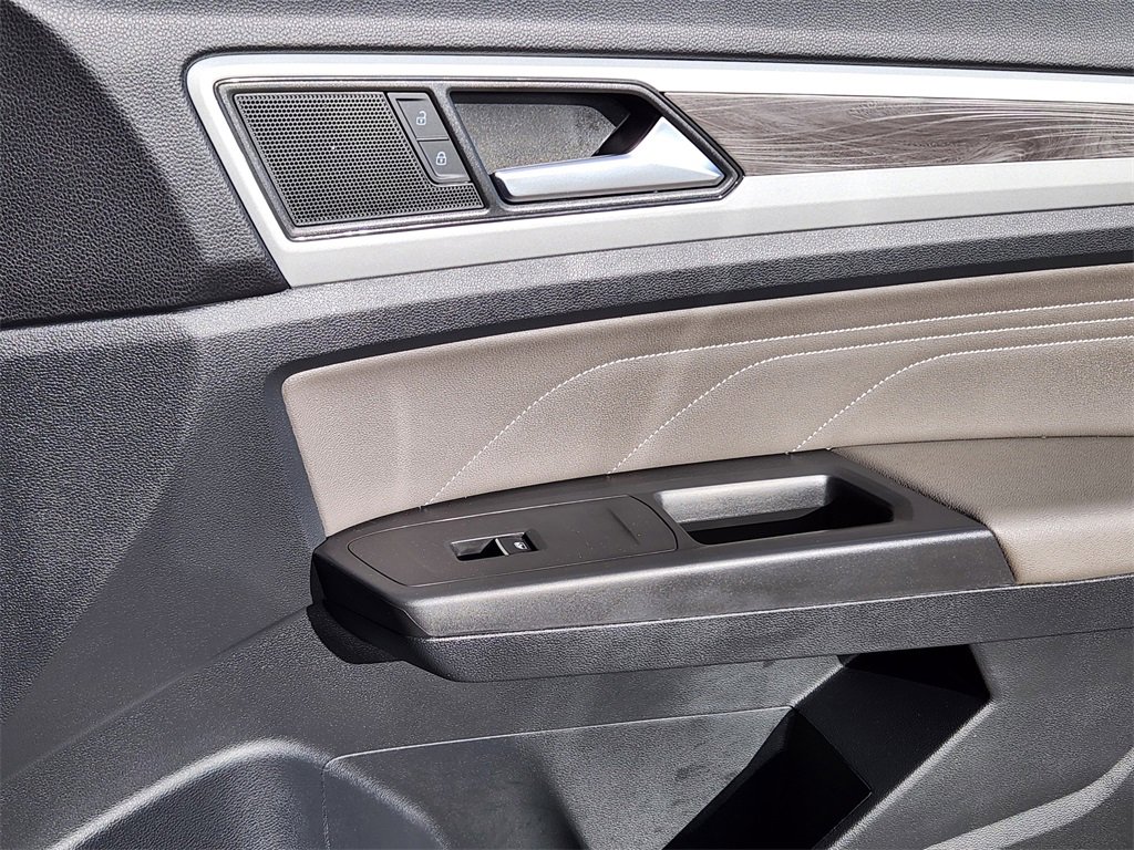 Used 2023 Volkswagen Atlas Cross Sport SE w/ Black Wheel Package image 13