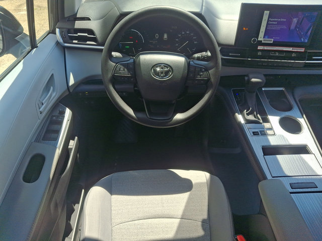 Used 2025 Toyota Sienna LE FWD image 11