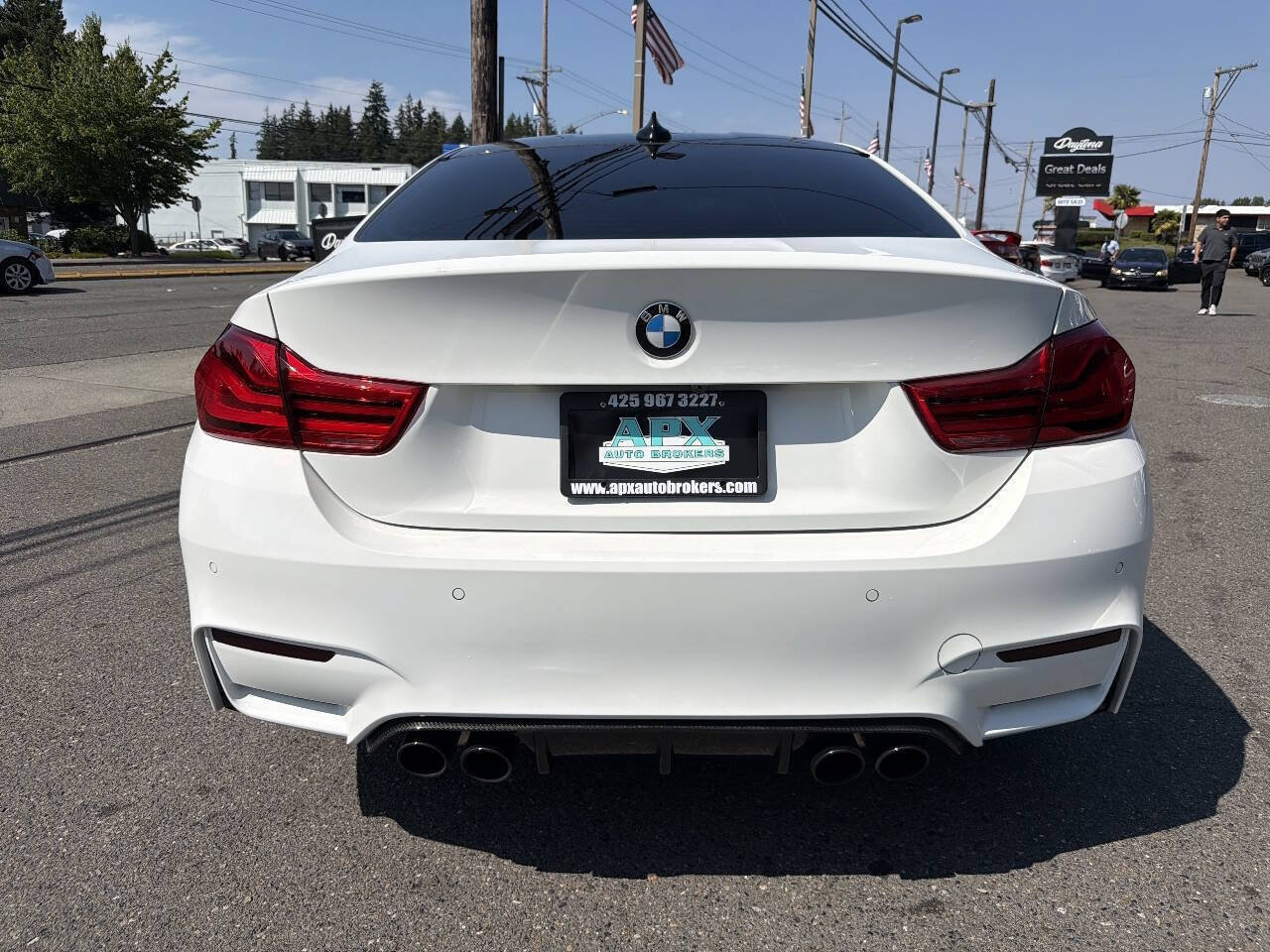 Used 2018 BMW M4 Coupe w/ Competition Package RWD image 6