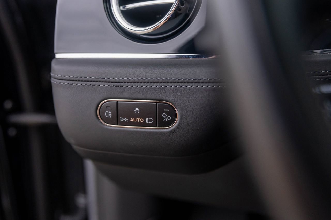 Used 2024 Bentley Bentayga AWD/4WD image 30