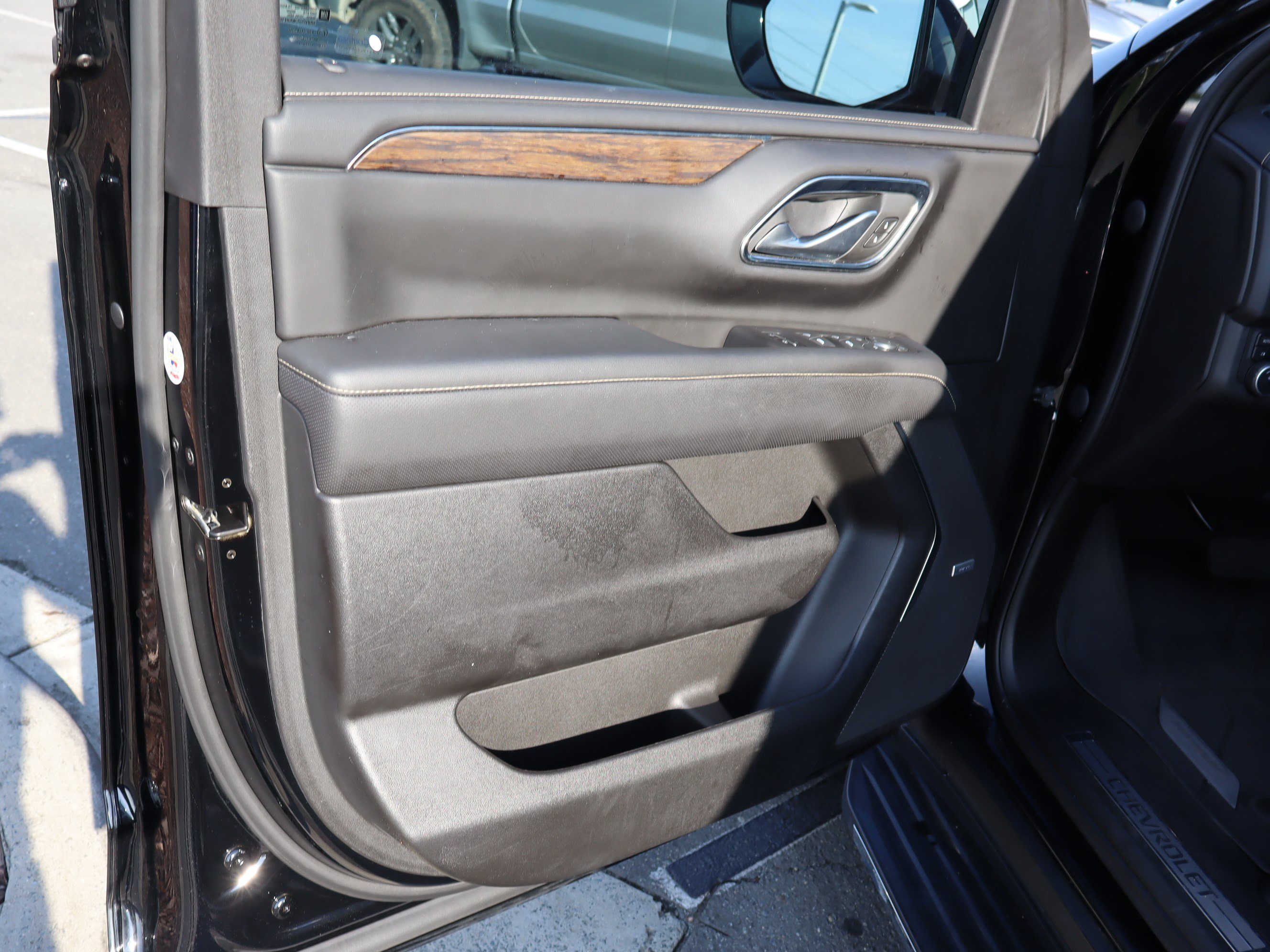 Used 2023 Chevrolet Tahoe Premier w/ Premium Package 2 AWD/4WD image 19