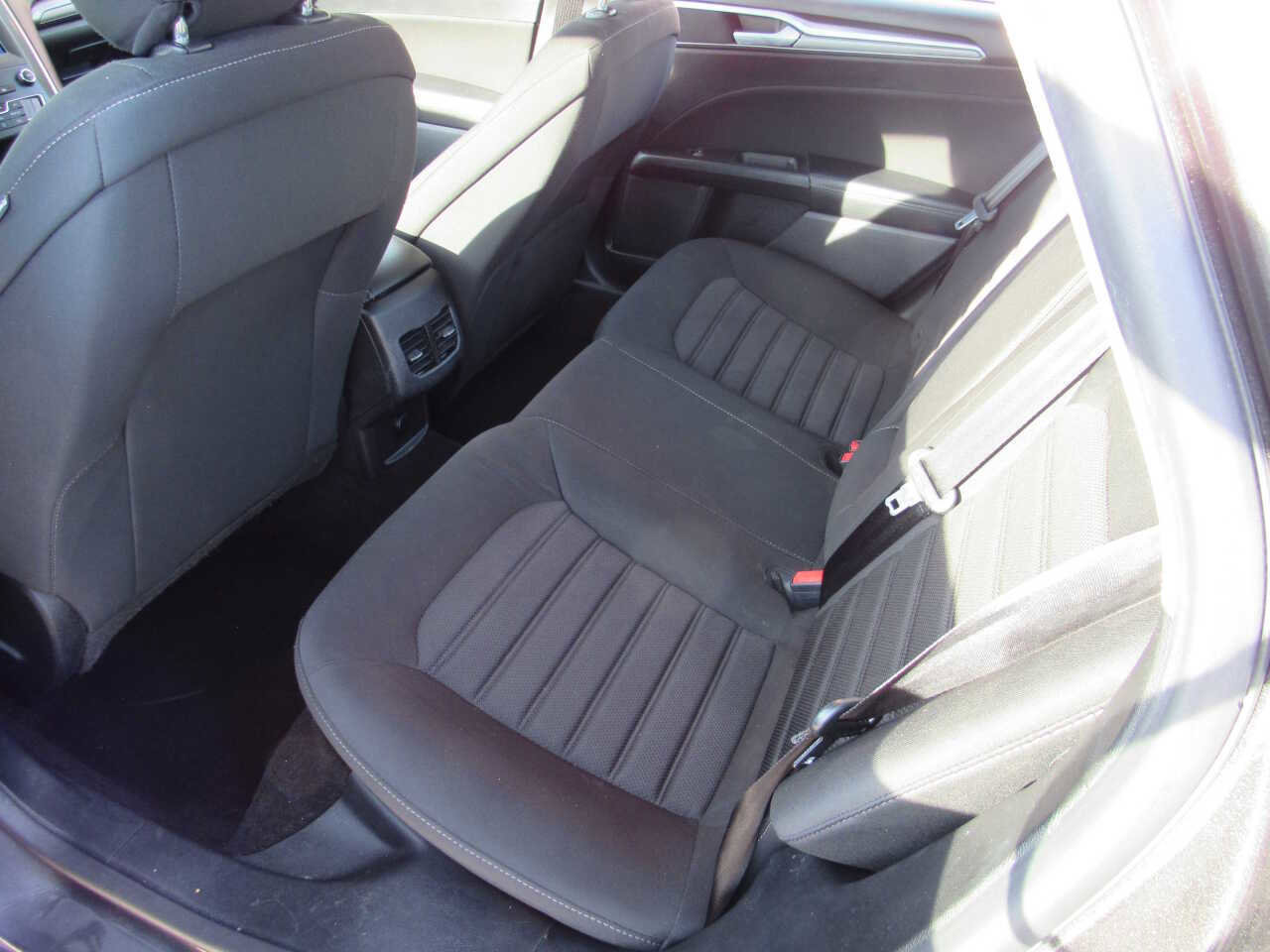 Used 2020 Ford Fusion SE FWD image 10