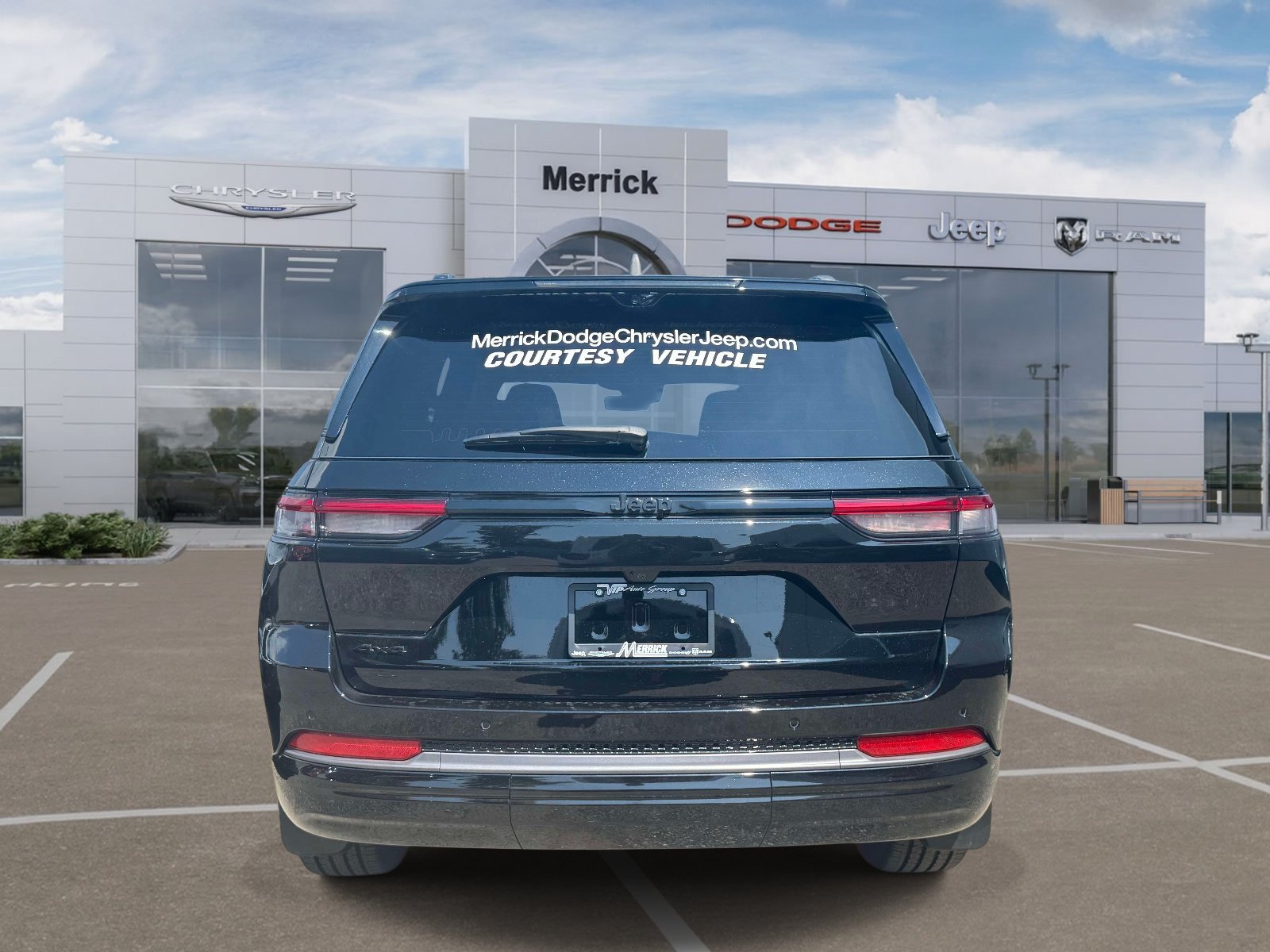Used 2026 Jeep Grand Cherokee Limited AWD/4WD image 7