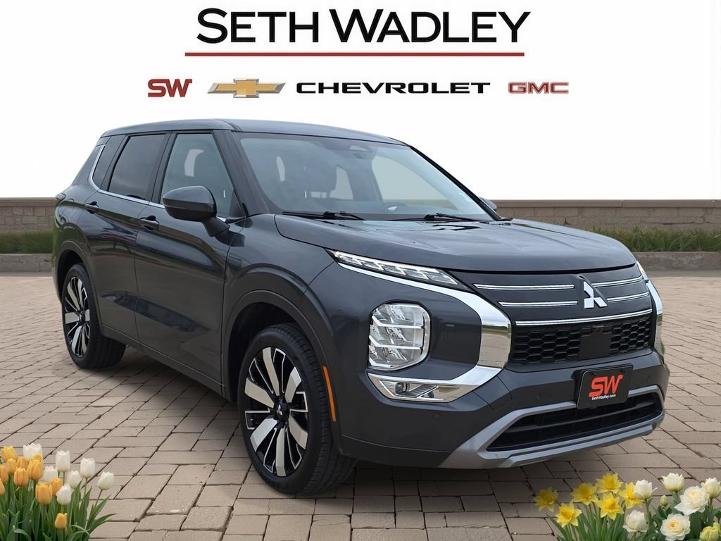 Used 2025 Mitsubishi Outlander SE