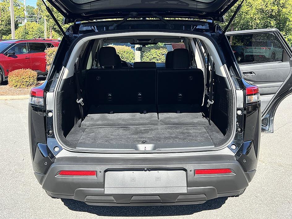 Certified 2022 Nissan Pathfinder SV w/ SV Black Package FWD image 15