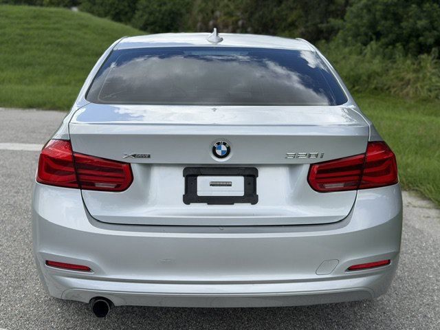 Used 2016 BMW 320i xDrive Sedan AWD/4WD image 4