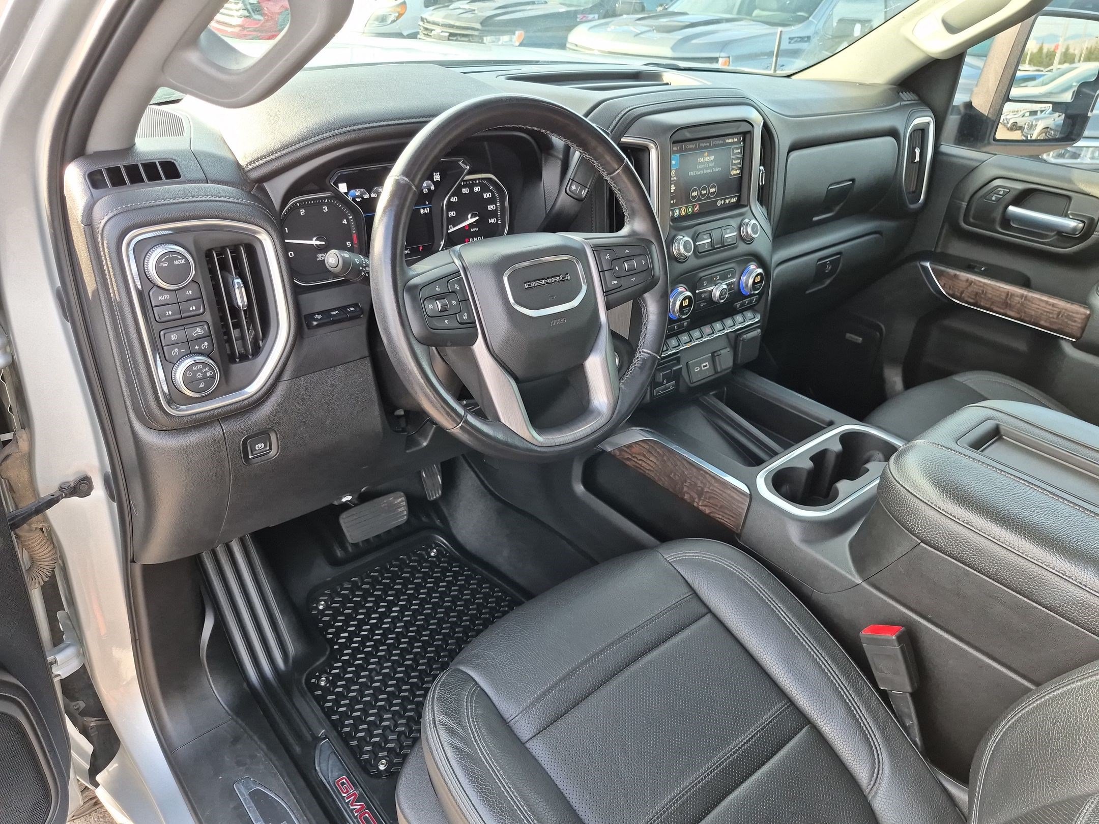 Used 2021 GMC Sierra 2500 Denali w/ Denali Ultimate Package AWD/4WD image 14