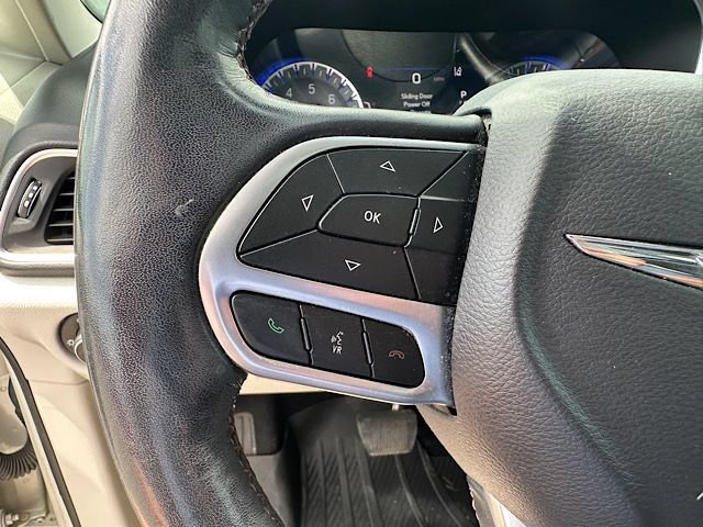 Used 2019 Chrysler Pacifica Touring-L Plus w/ Advanced Safetytec Group FWD image 23