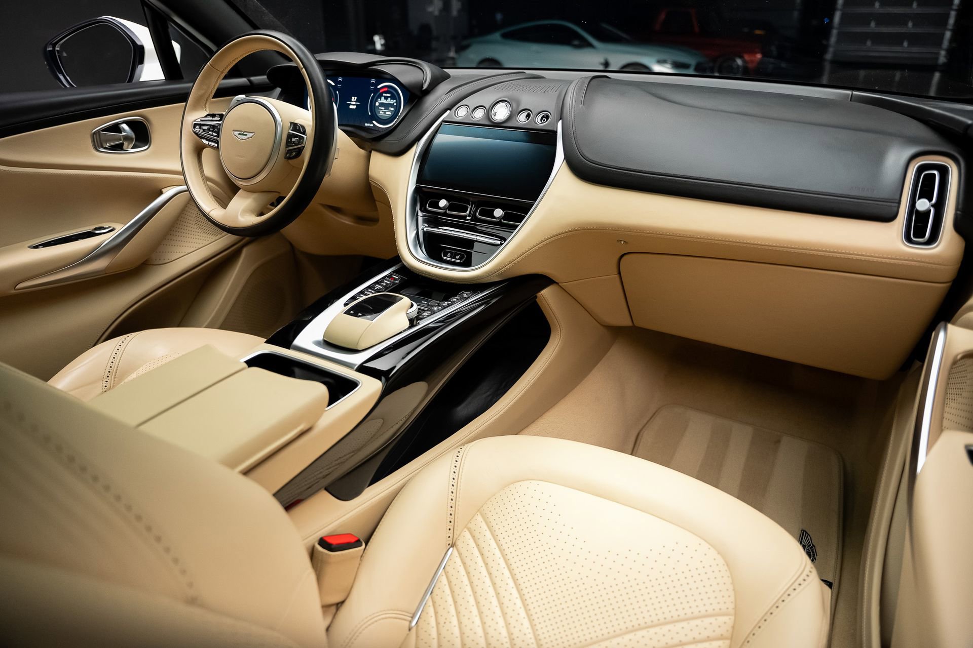 Used 2021 Aston Martin DBX AWD/4WD image 58