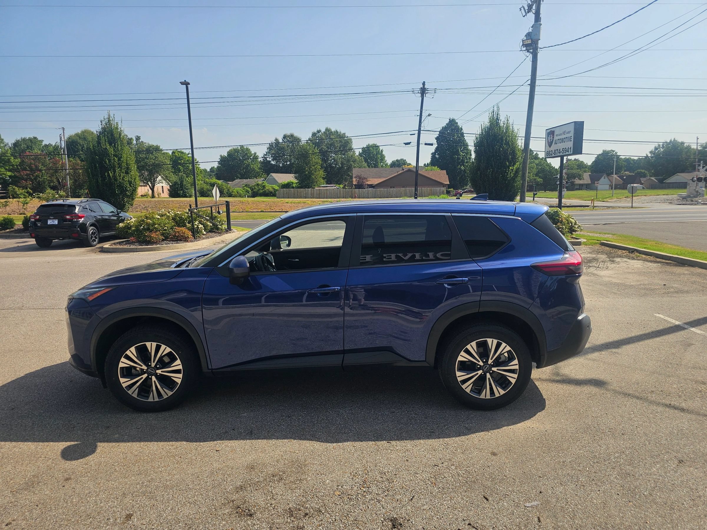 Used 2023 Nissan Rogue SV FWD image 4