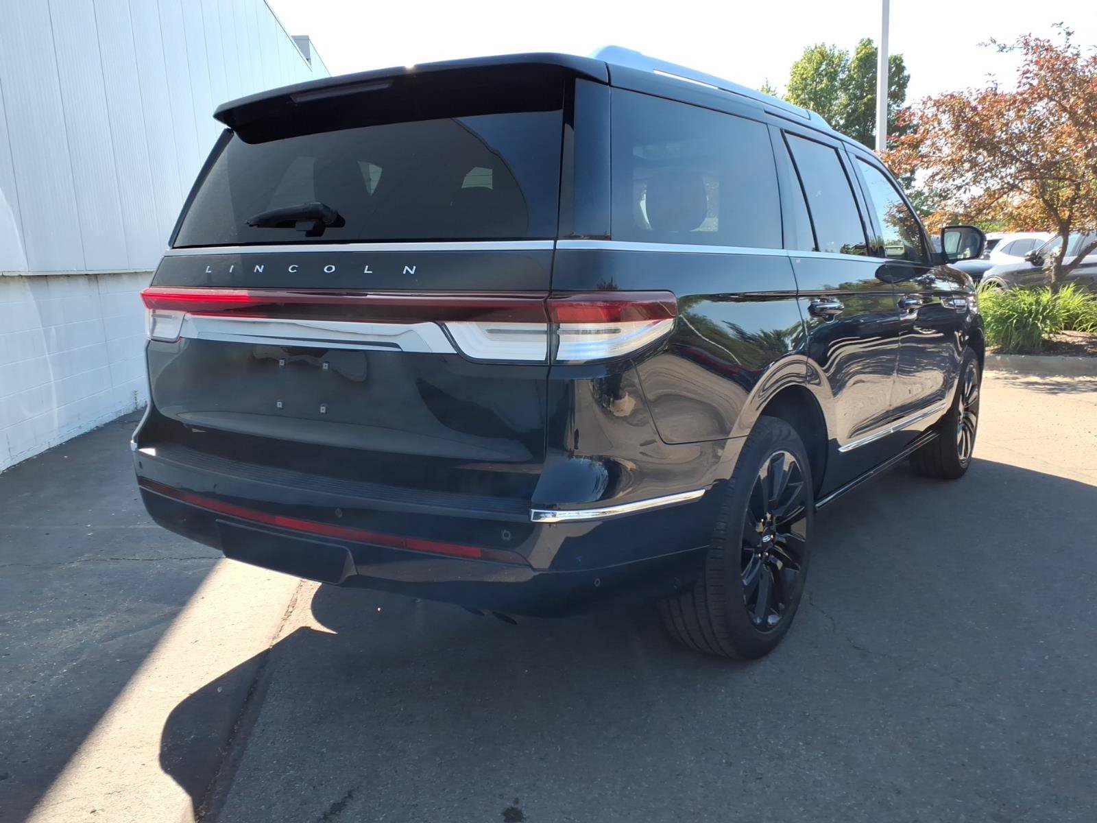 Certified 2024 Lincoln Navigator Reserve AWD/4WD image 11
