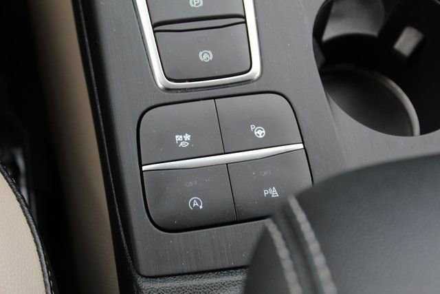 Used 2020 Ford Escape Titanium image 29