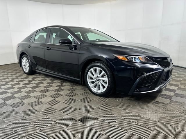 Used 2024 Toyota Camry SE image 2