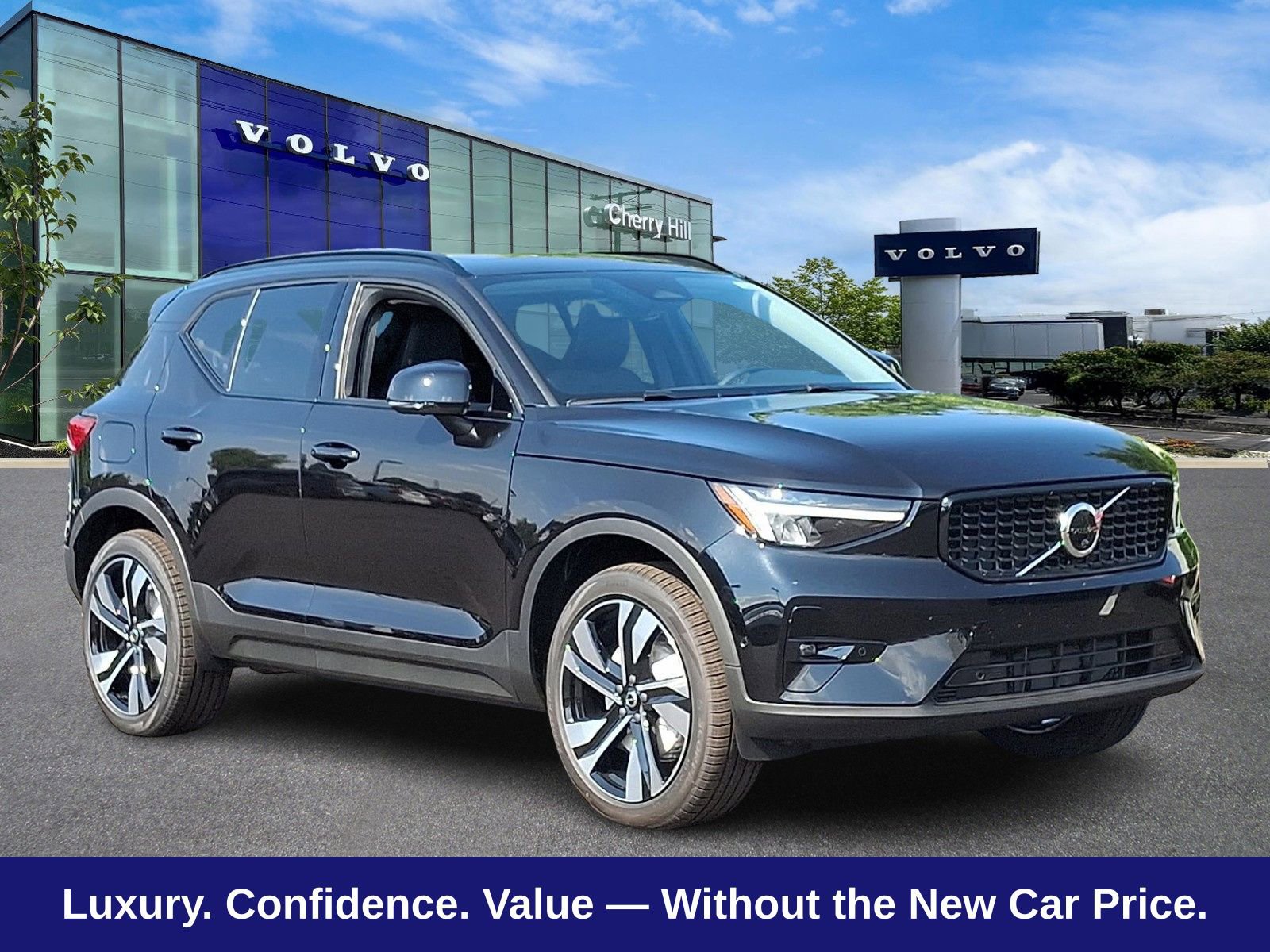 New 2026 Volvo XC40 B5 Plus w/ Protection Package Premier AWD/4WD video 1