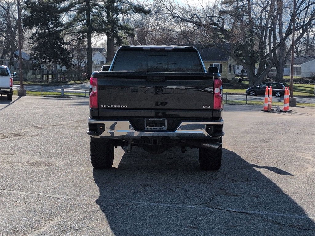 Used 2021 Chevrolet Silverado 2500 LTZ w/ LTZ Premium Package image 4