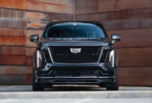 Used 2026 Cadillac Escalade Platinum Sport w/ LPO, ONYX Package AWD/4WD image 4